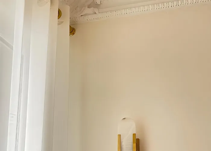 Апартаменты Luxury Garden - Private Oasis Near Champs-elysees *