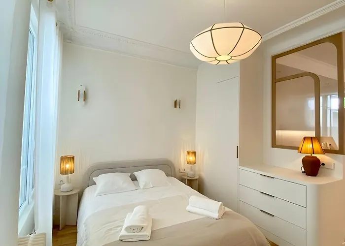 Luxury Garden - Private Oasis Near Champs-elysees