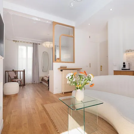 Luxury Garden - Private Oasis Near Champs-elysees Apartament Paryż