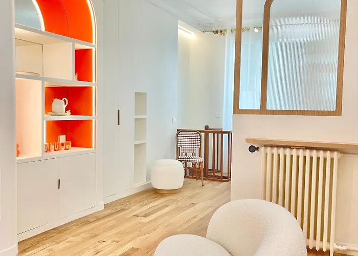 Daire Luxury Garden - Private Oasis Near Champs-elysees Paris