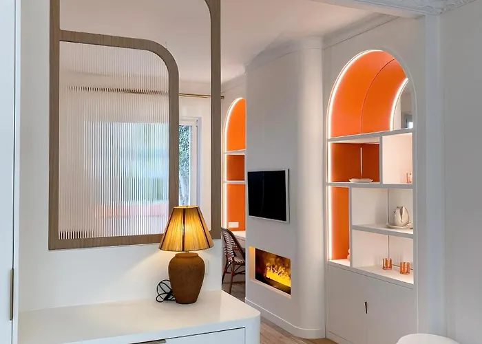 Daire Luxury Garden - Private Oasis Near Champs-elysees